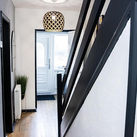 Td Stourb Dudley - Luxurious 3 Bedroom House - Sleeps 7 - Dy1 - Long And Short Stay 브라이얼리 힐 외부 사진