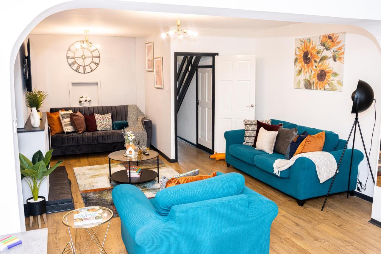 Td Stourb Dudley - Luxurious 3 Bedroom House - Sleeps 7 - Dy1 - Long And Short Stay 브라이얼리 힐 외부 사진