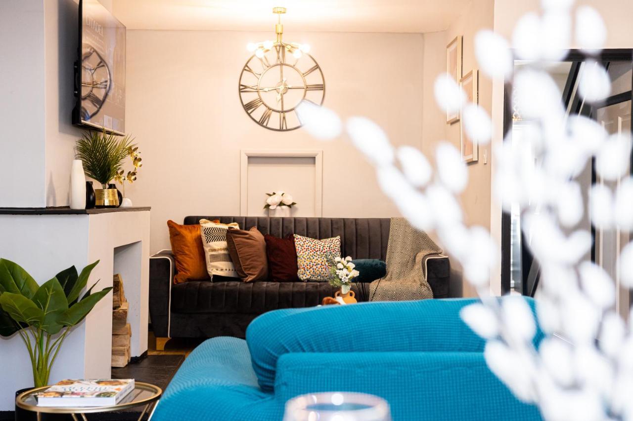 Td Stourb Dudley - Luxurious 3 Bedroom House - Sleeps 7 - Dy1 - Long And Short Stay 브라이얼리 힐 외부 사진