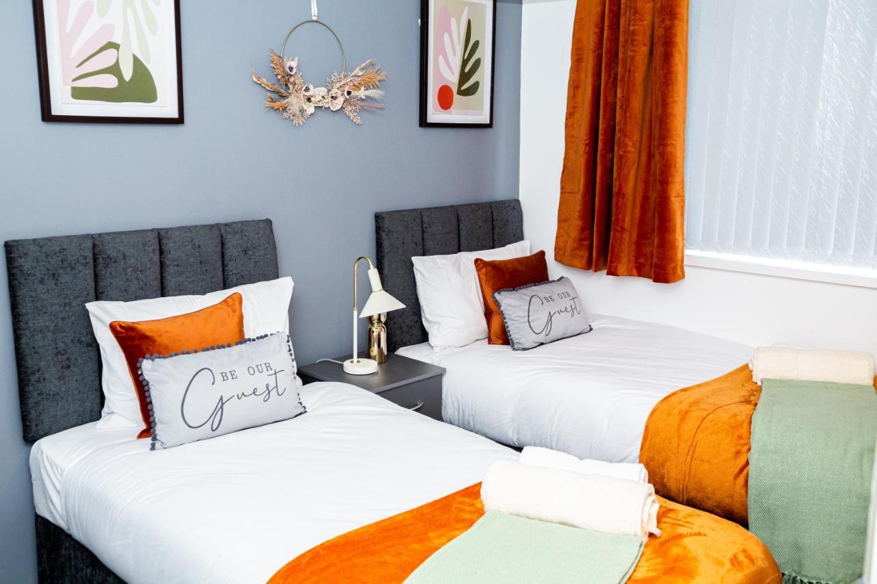 Td Stourb Dudley - Luxurious 3 Bedroom House - Sleeps 7 - Dy1 - Long And Short Stay 브라이얼리 힐 외부 사진
